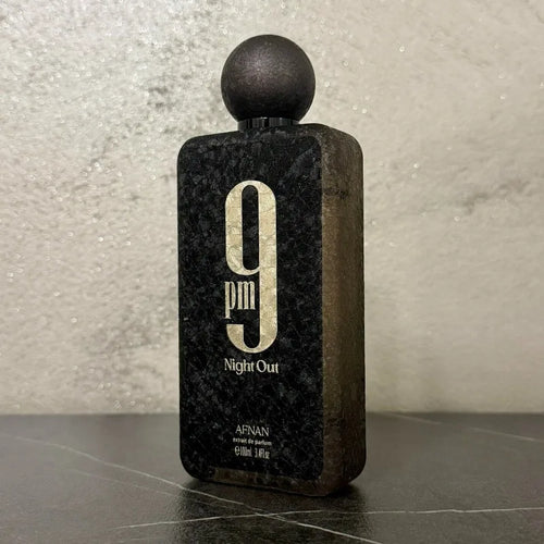 Perfume AFNAN 9PM 100 ml Eau de Parfum: fragancia masculina de larga duración, afrutada, amaderada, dulce y fresca; un aroma suave, intenso, atractivo y lujoso.